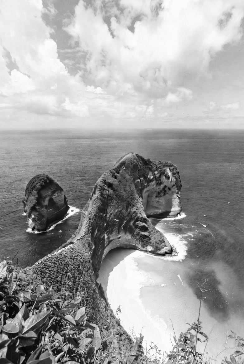 The Illegal Glass Elevator at Kelingking Beach – Why It Failed and What To Learn